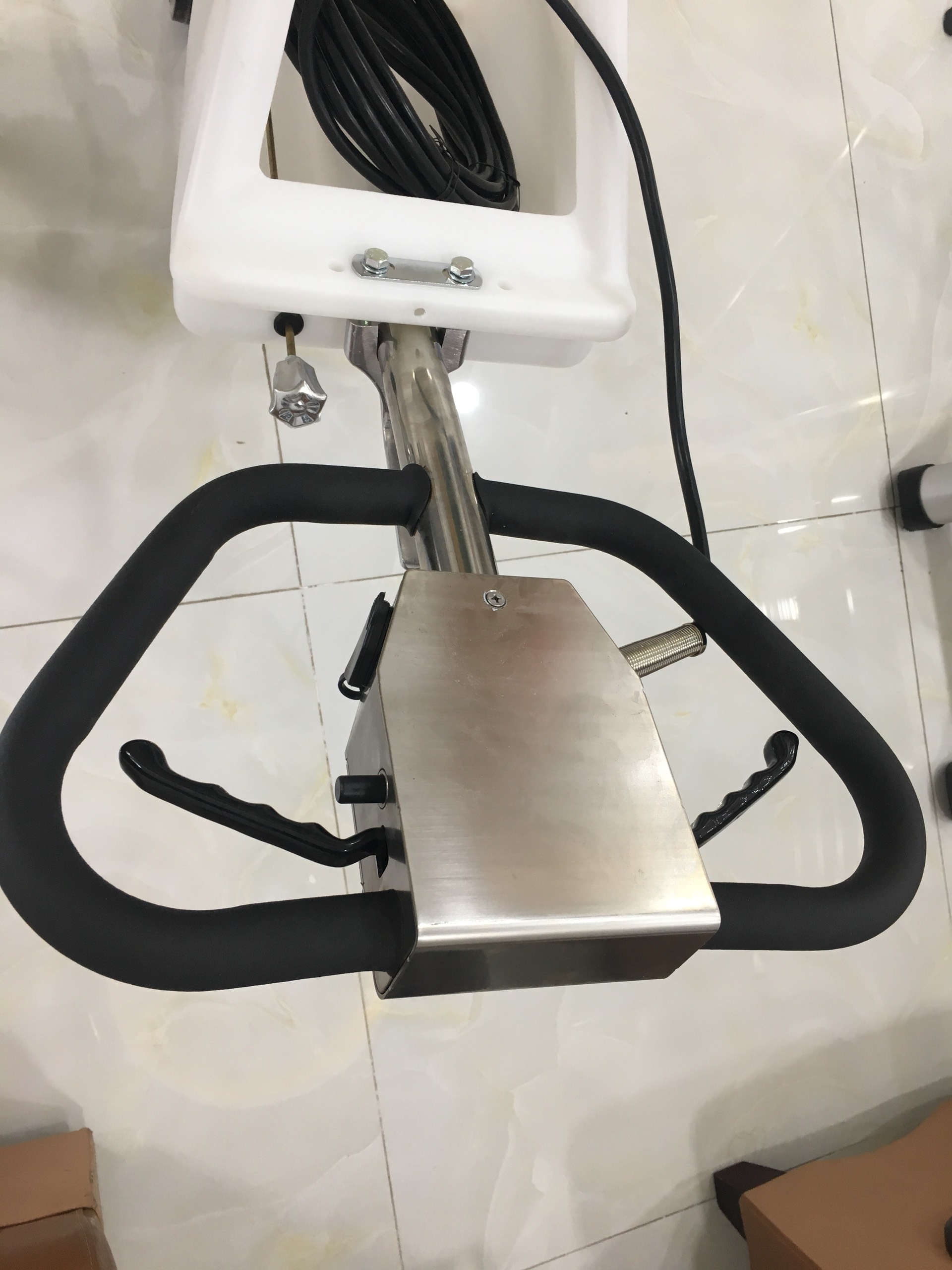Máy chà sàn HiClean model HC522H - Ảnh 2